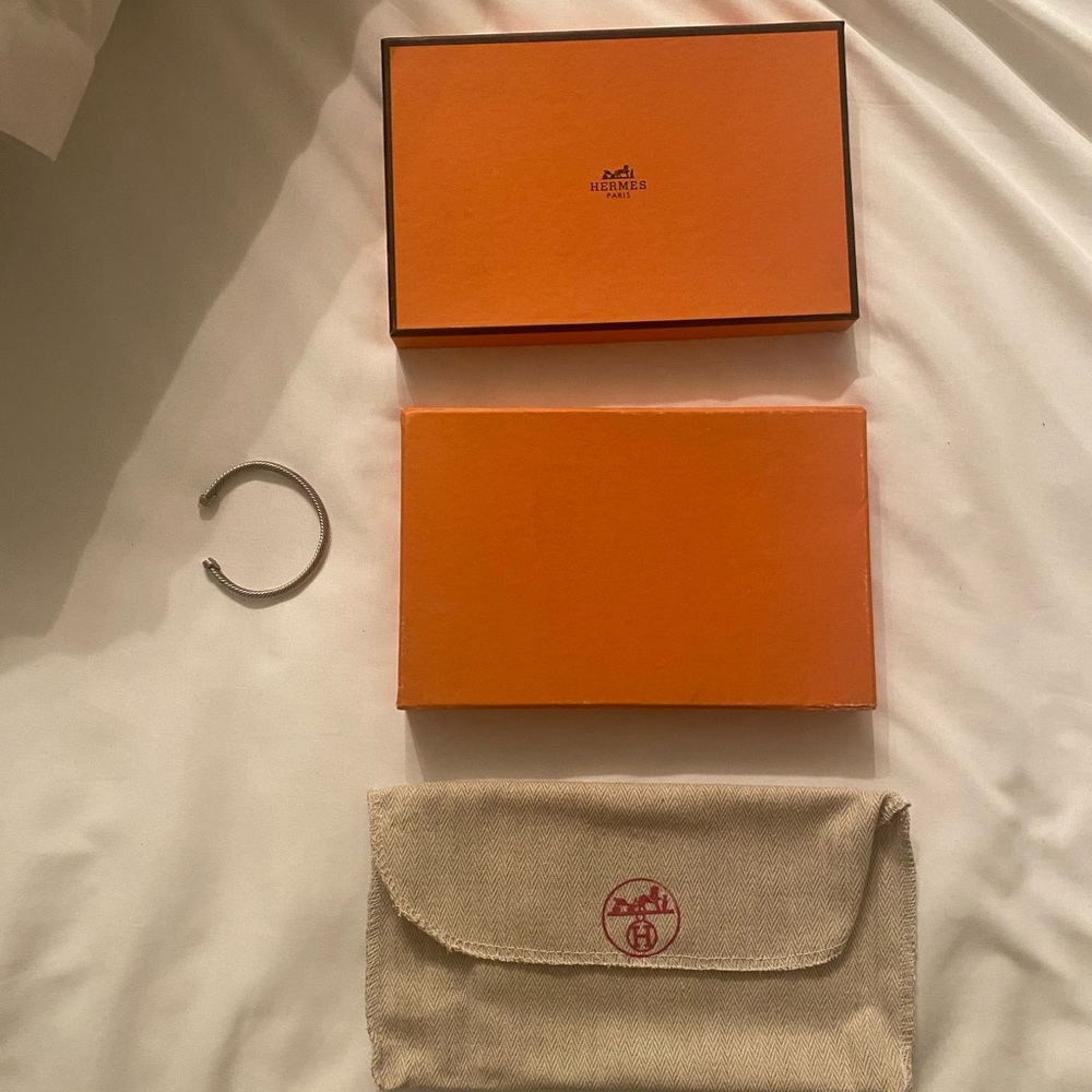 Hermès box ( bracelet not included)